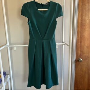 ⭐️ Love green cap sleeve midi dress Size XS